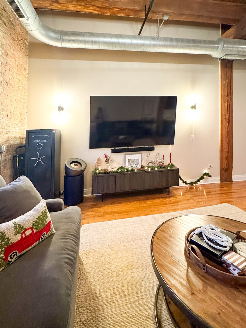770 W Gladys Avenue Unit: 305