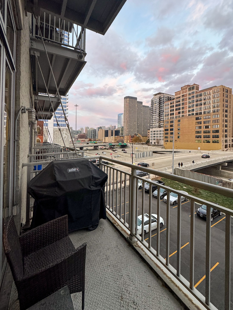 770 W Gladys Avenue Unit: 305