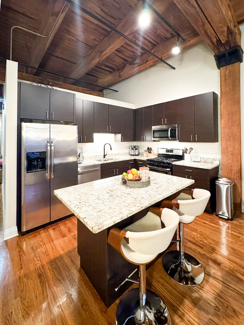 770 W Gladys Avenue Unit: 305
