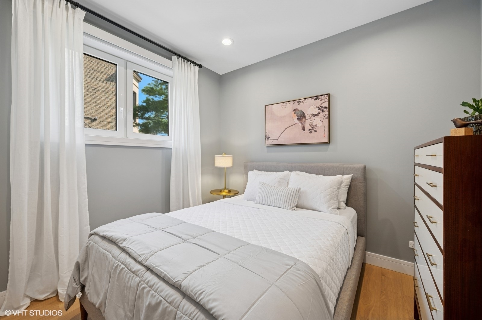 4932 N Kenmore Avenue Unit: 2N
