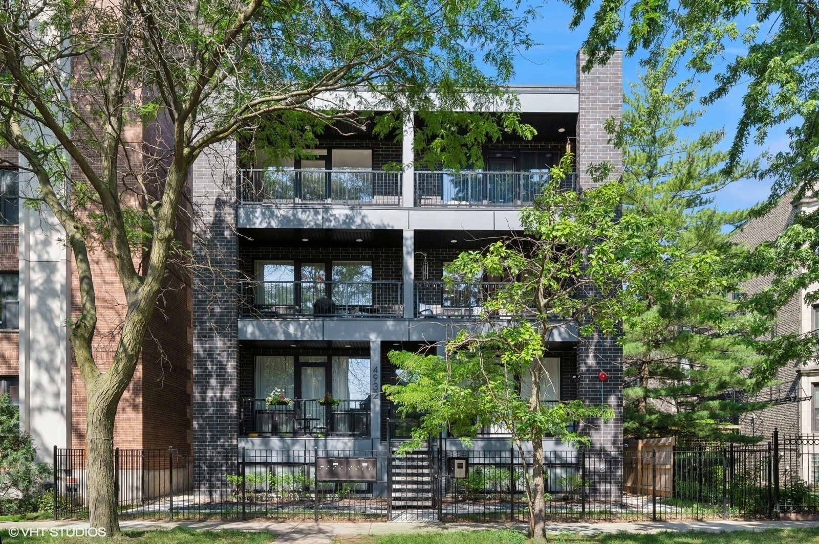 4932 N Kenmore Avenue Unit: 2N