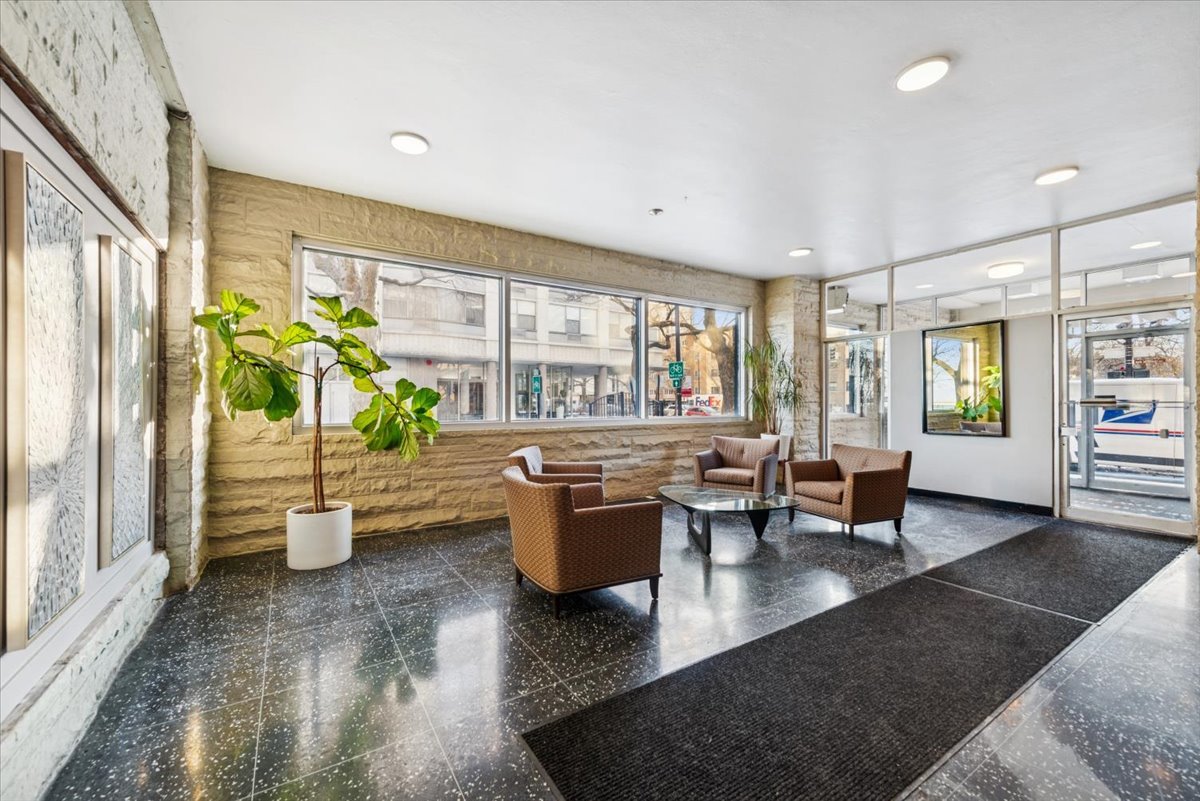 5801 N Sheridan Road Unit: 2B