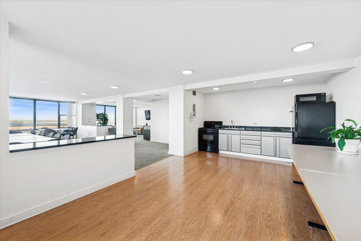 5801 N Sheridan Road Unit: 2B