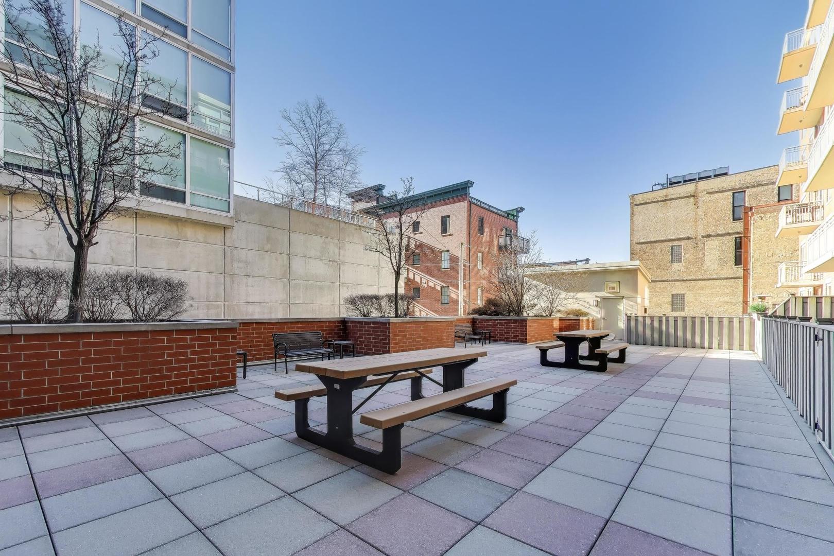1001 W MADISON Street Unit: 704