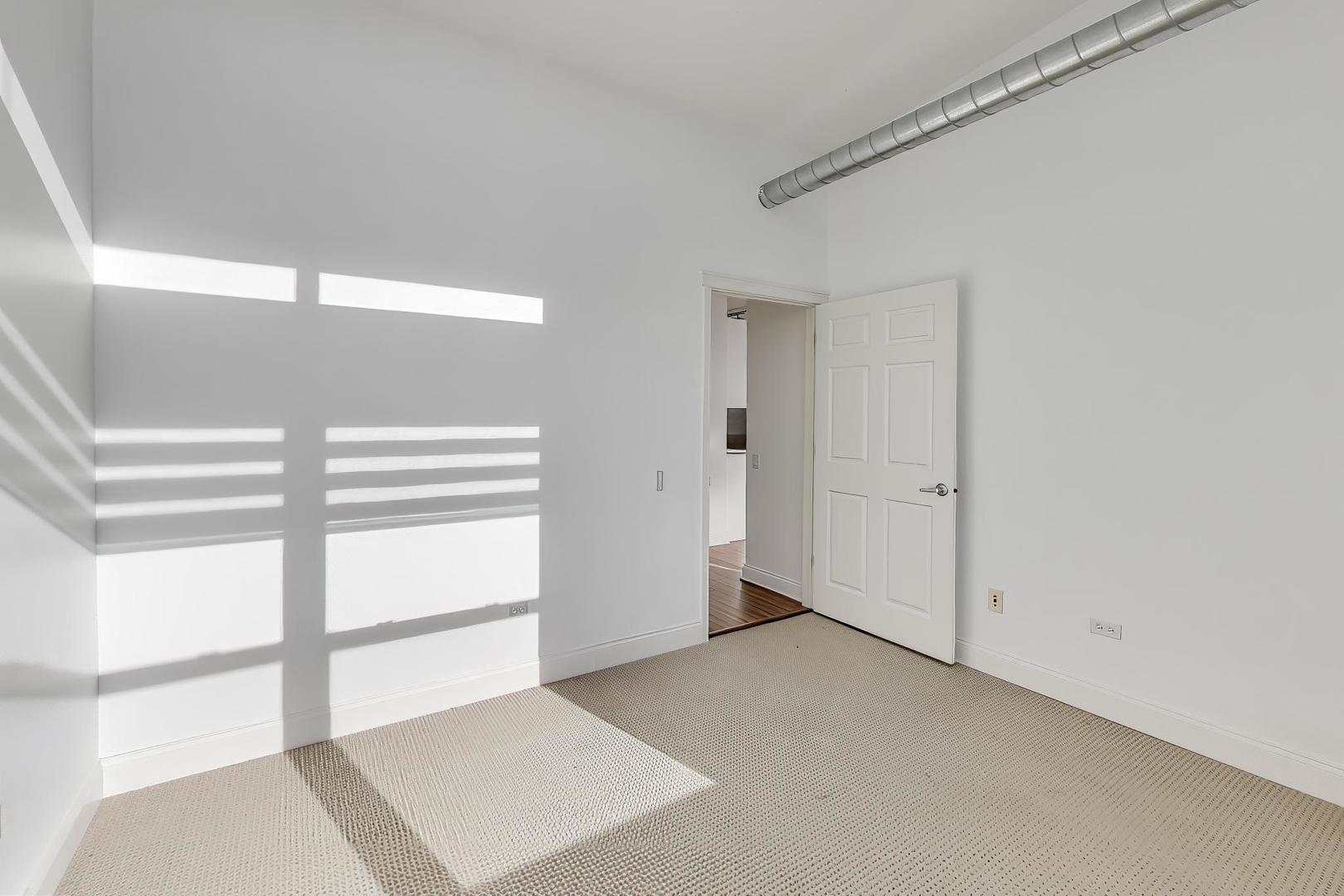 1001 W MADISON Street Unit: 704