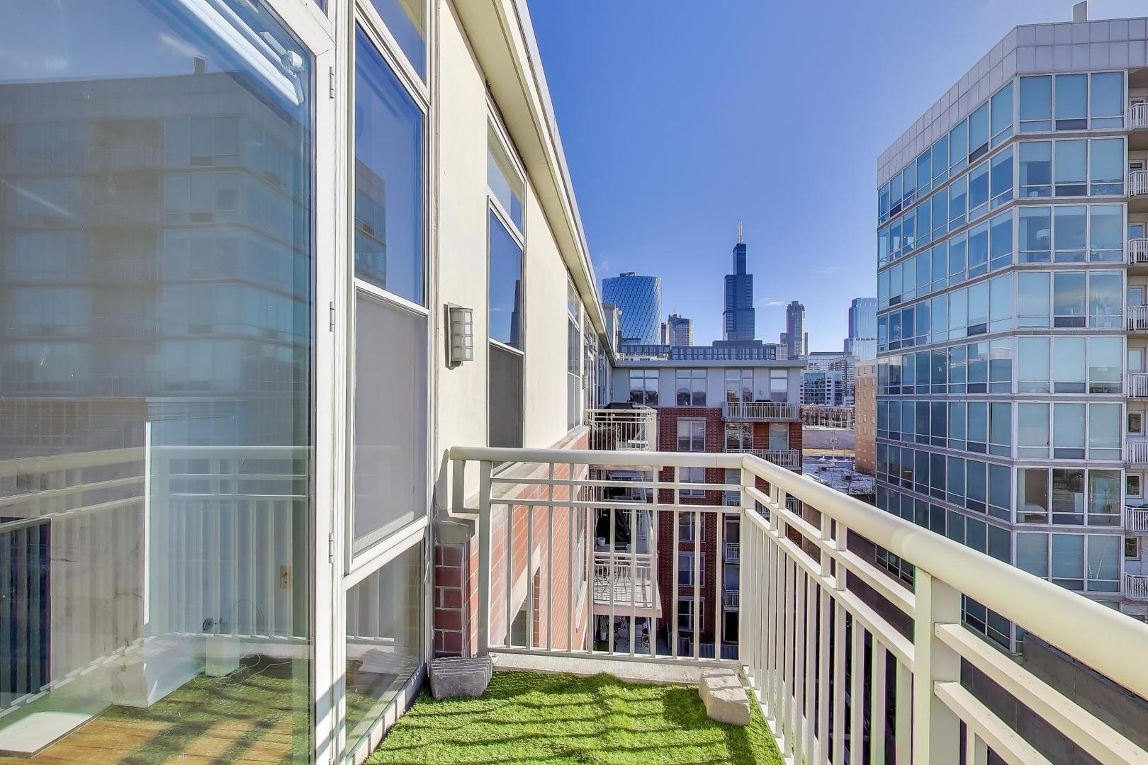 1001 W MADISON Street Unit: 704