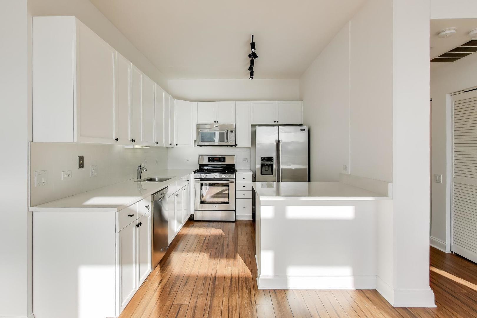 1001 W MADISON Street Unit: 704
