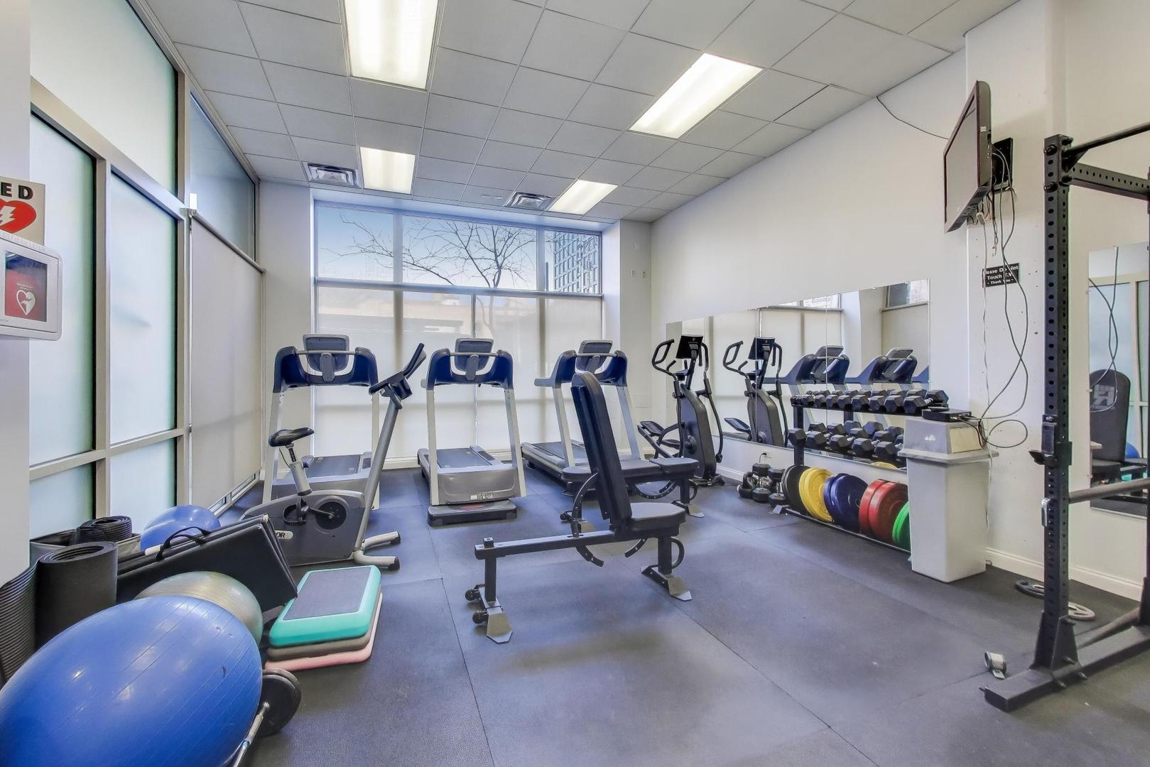 1001 W MADISON Street Unit: 704
