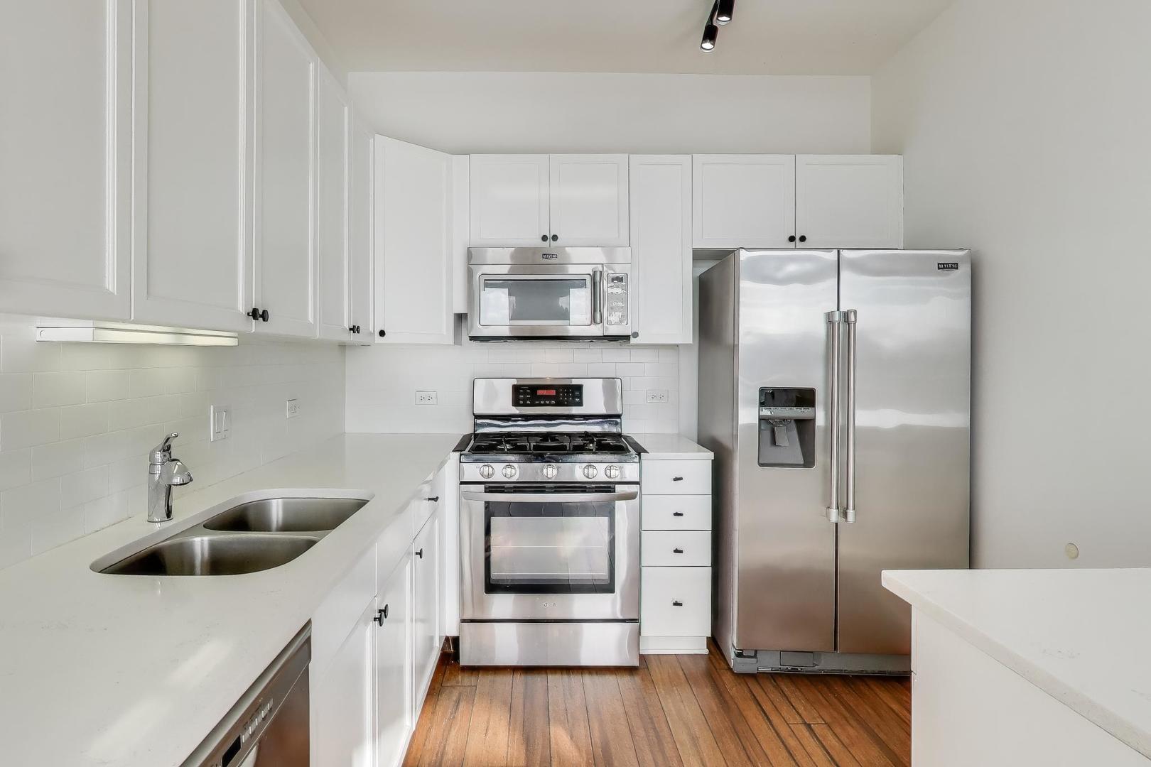 1001 W MADISON Street Unit: 704