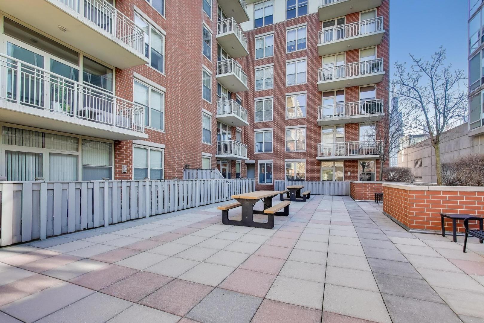 1001 W MADISON Street Unit: 704