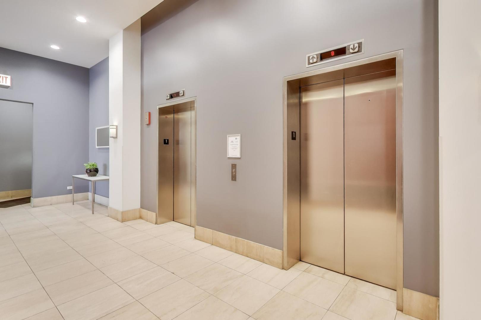 1001 W MADISON Street Unit: 704