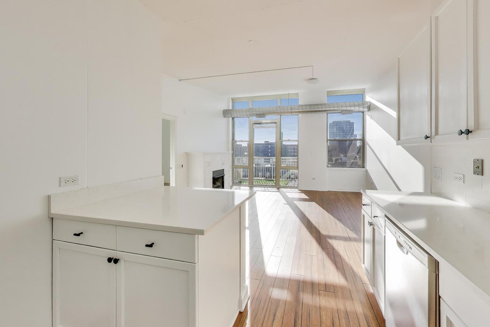 1001 W MADISON Street Unit: 704