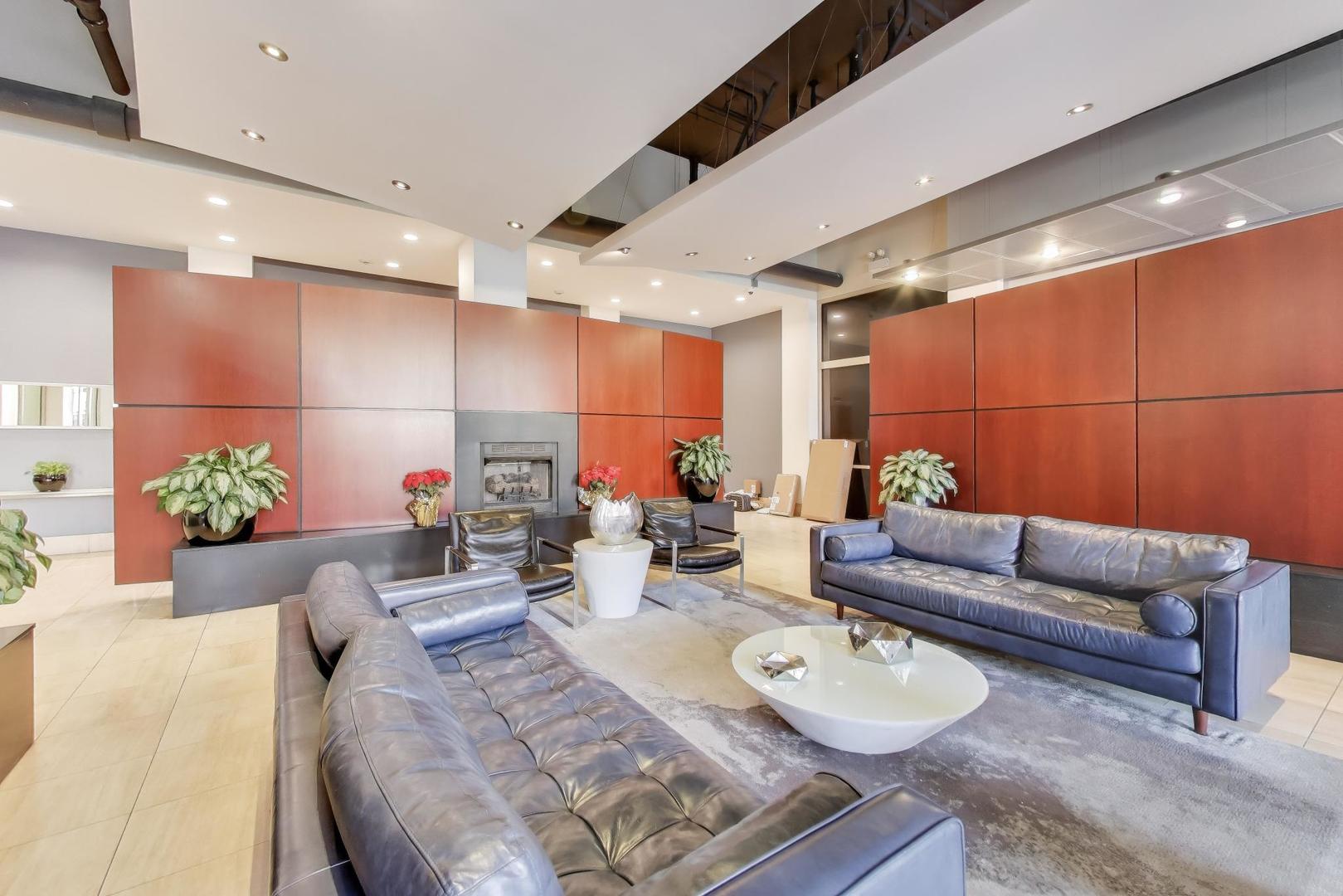 1001 W MADISON Street Unit: 704