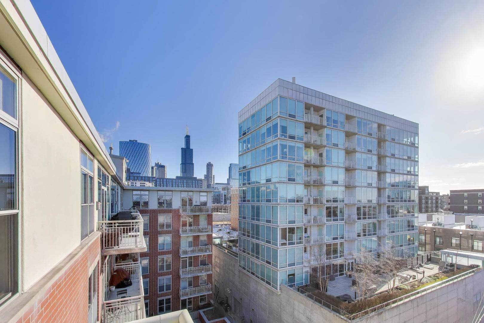1001 W MADISON Street Unit: 704