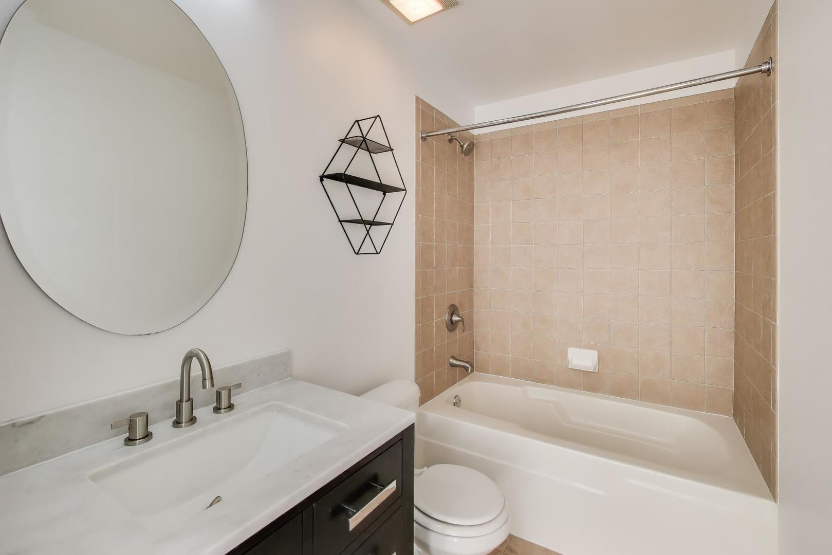 1001 W MADISON Street Unit: 704