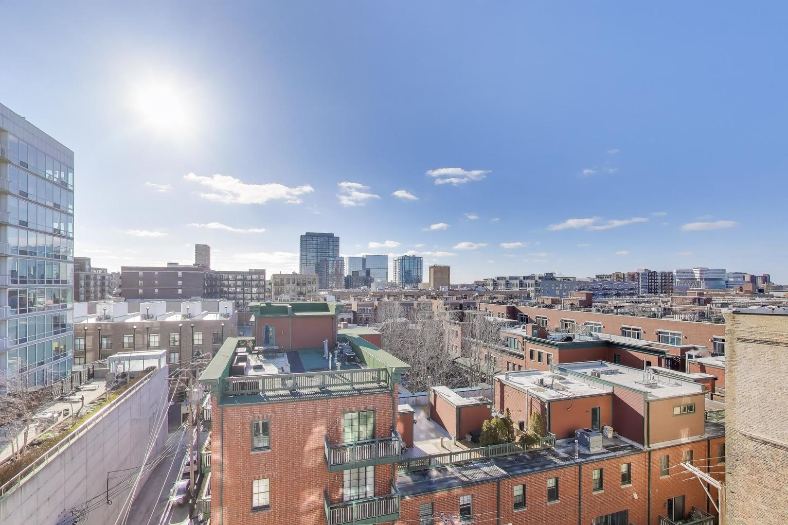 1001 W MADISON Street Unit: 704
