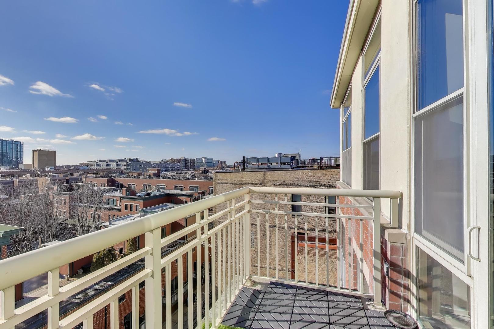 1001 W MADISON Street Unit: 704