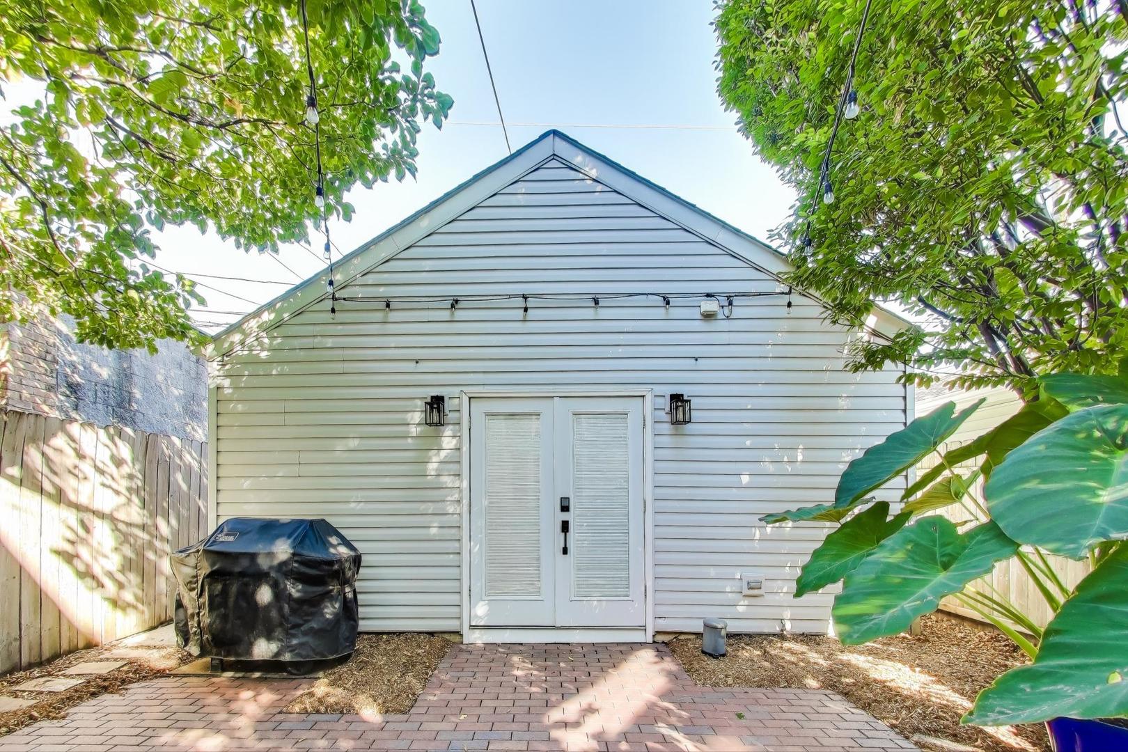 1614 W Erie Street