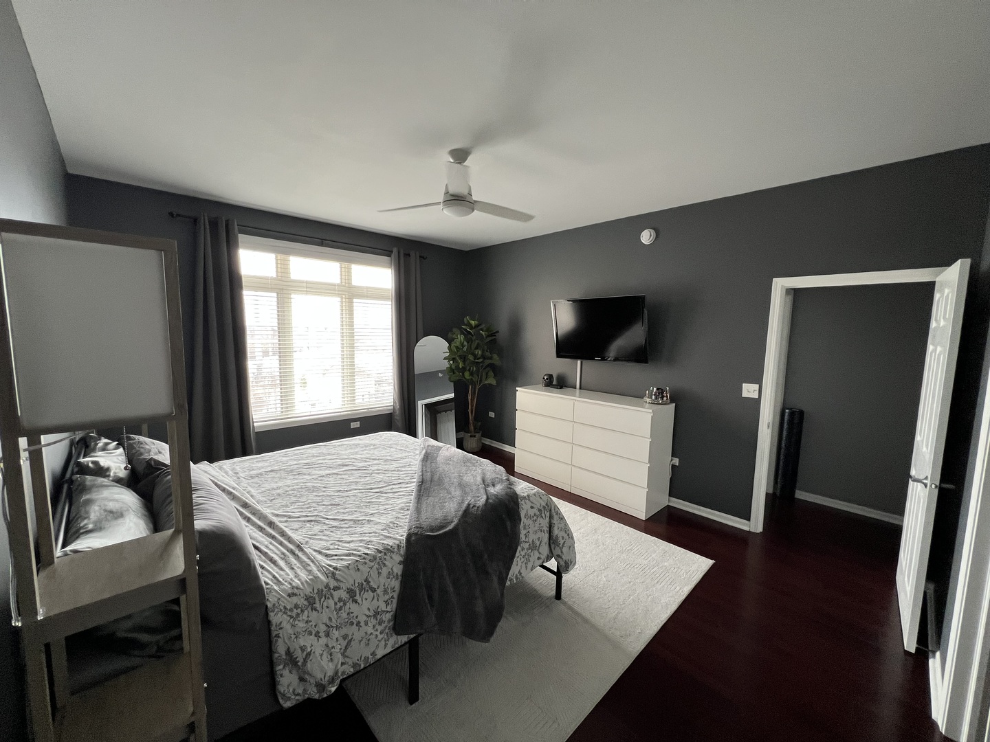 390 S Western Avenue Unit: 706