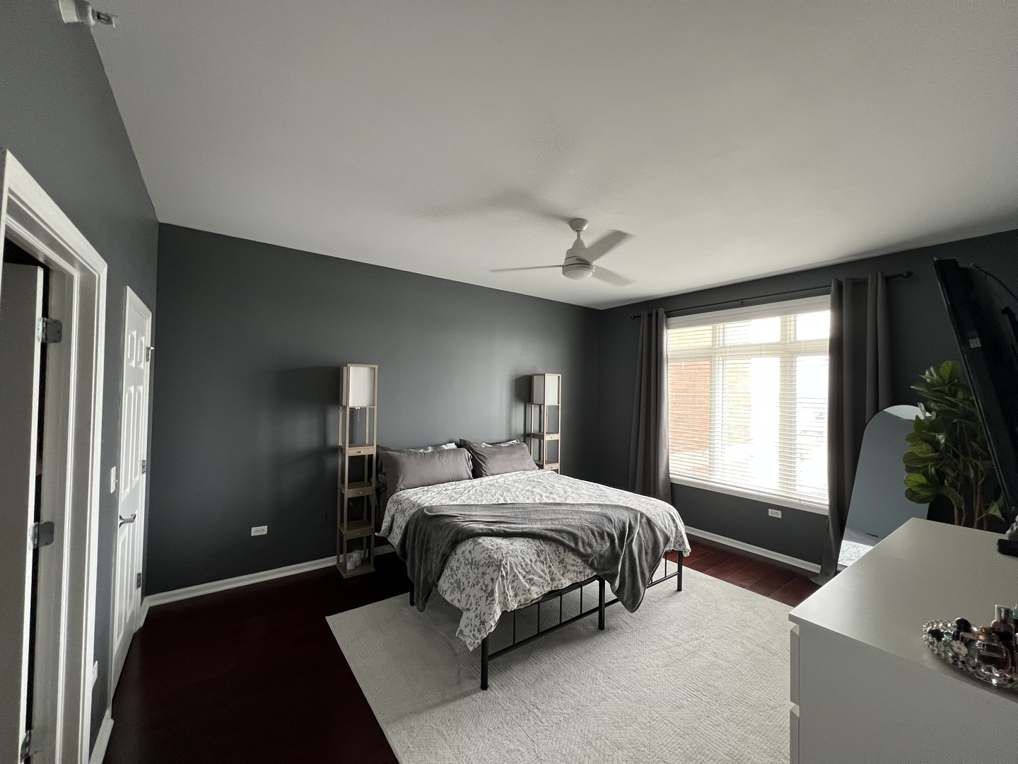390 S Western Avenue Unit: 706