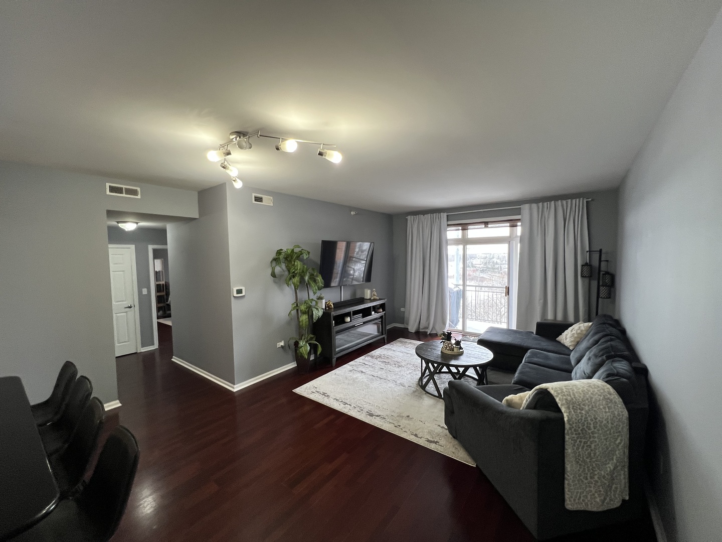 390 S Western Avenue Unit: 706