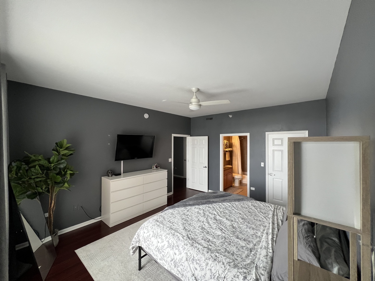 390 S Western Avenue Unit: 706