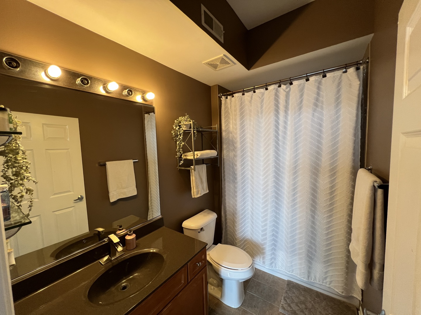 390 S Western Avenue Unit: 706