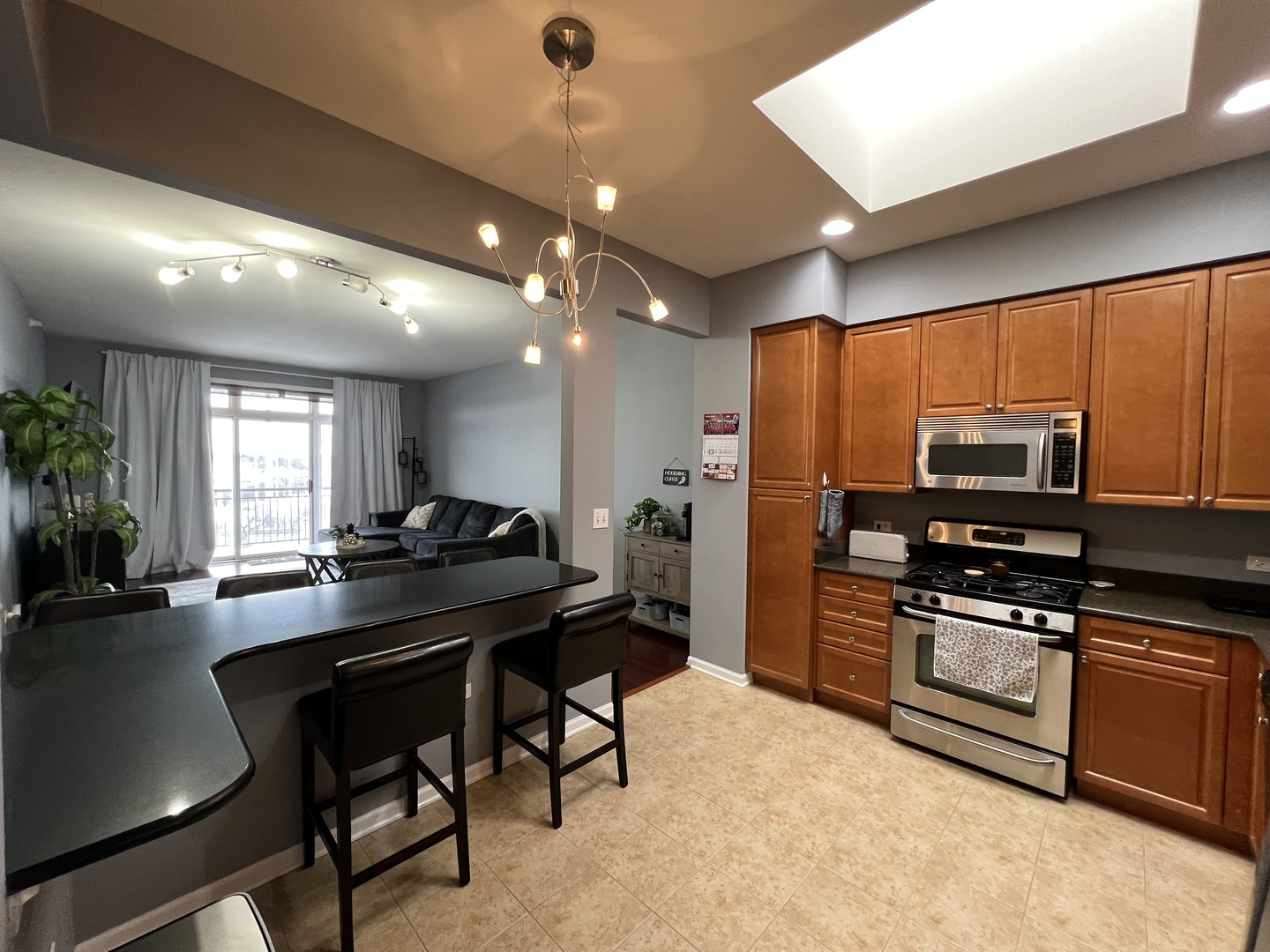 390 S Western Avenue Unit: 706