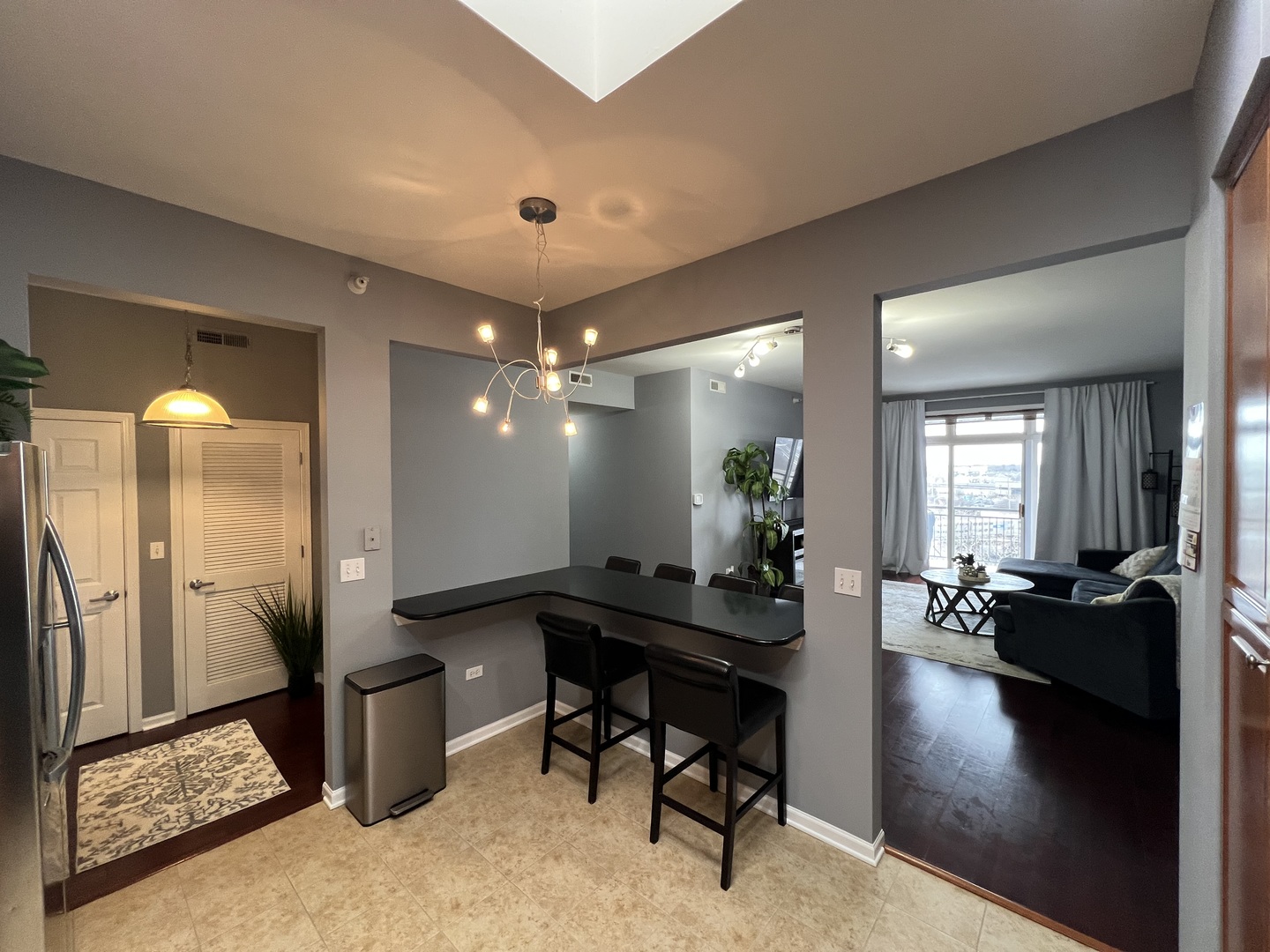 390 S Western Avenue Unit: 706