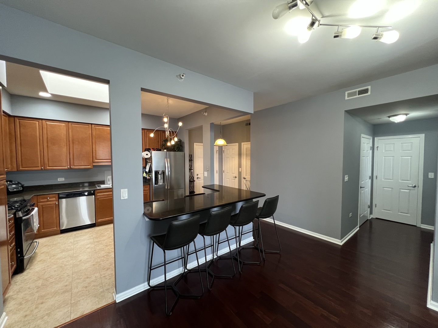 390 S Western Avenue Unit: 706