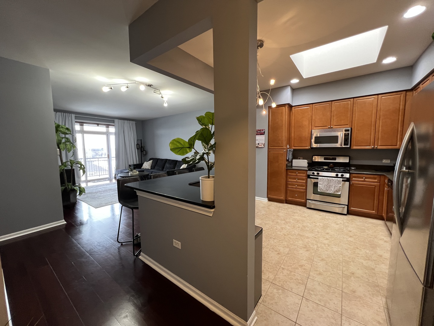 390 S Western Avenue Unit: 706