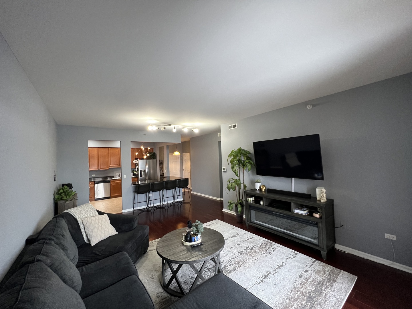 390 S Western Avenue Unit: 706
