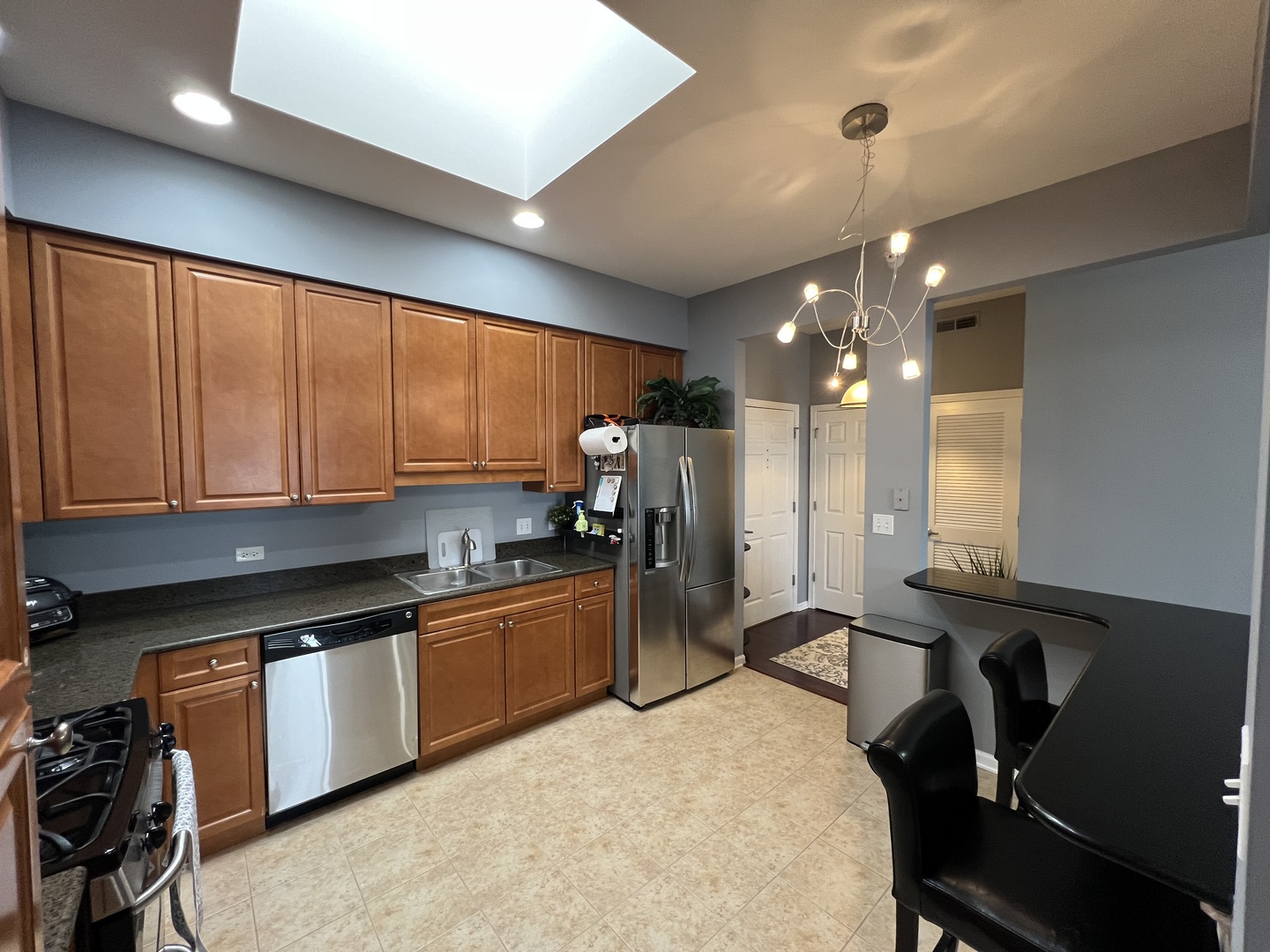 390 S Western Avenue Unit: 706