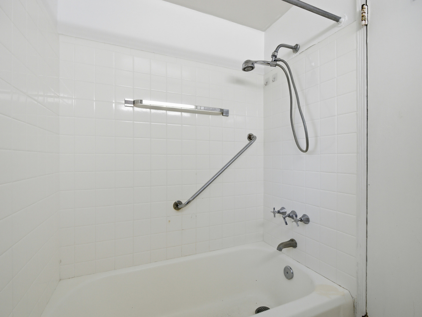 5056 N Marine Drive Unit: A6
