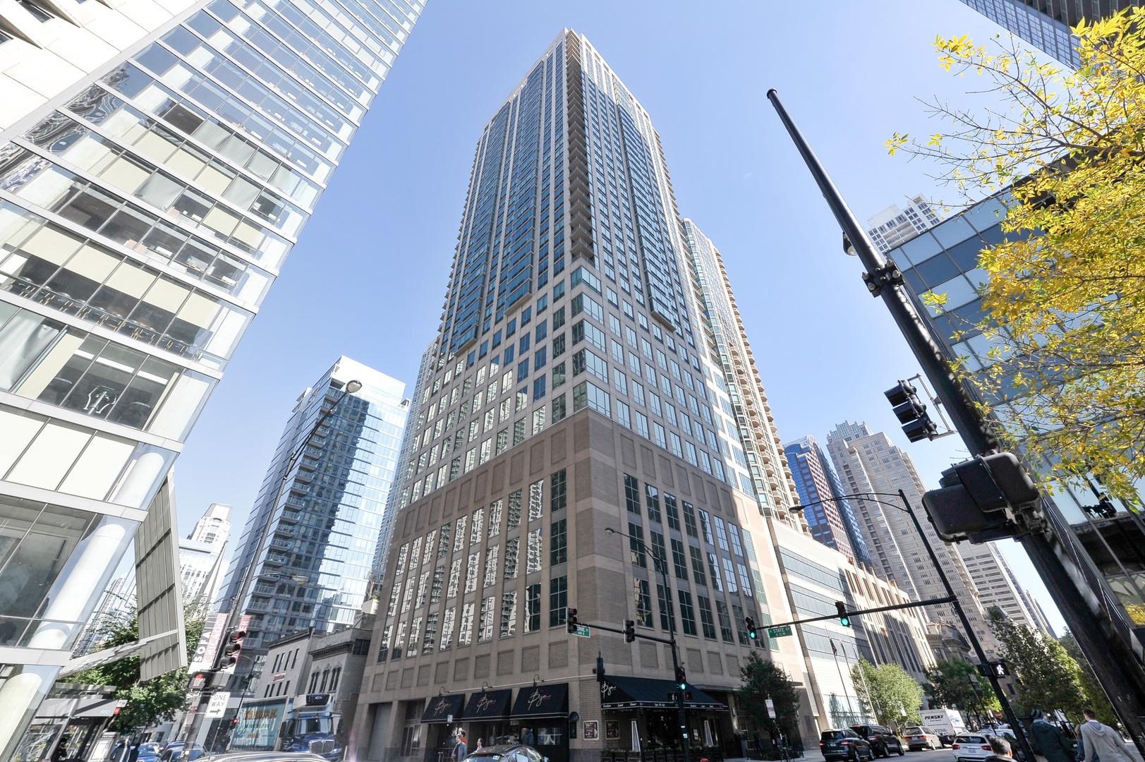 2 E Erie Street Unit: 1611