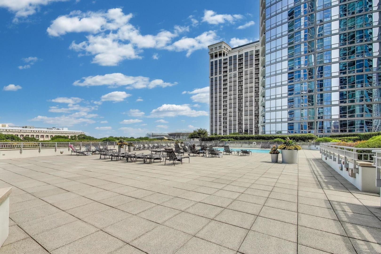 1211 S Prairie Avenue Unit: 3906