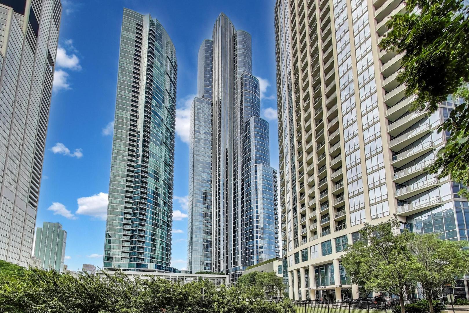 1211 S Prairie Avenue Unit: 3906