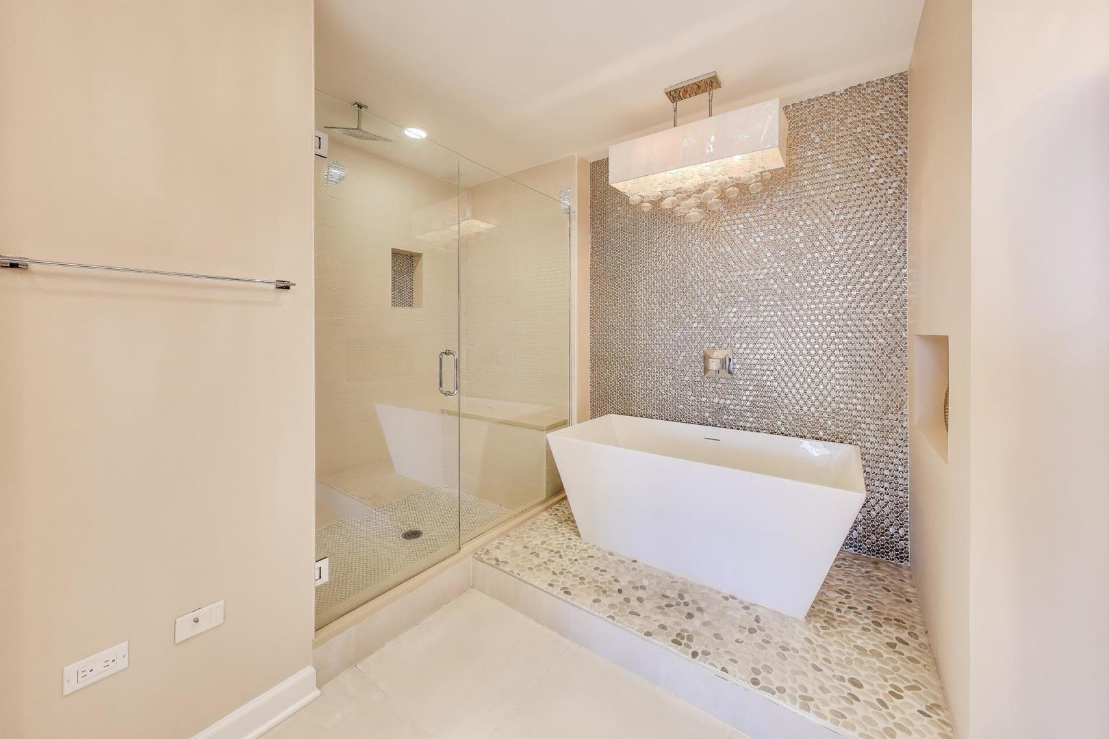 1211 S Prairie Avenue Unit: 3906