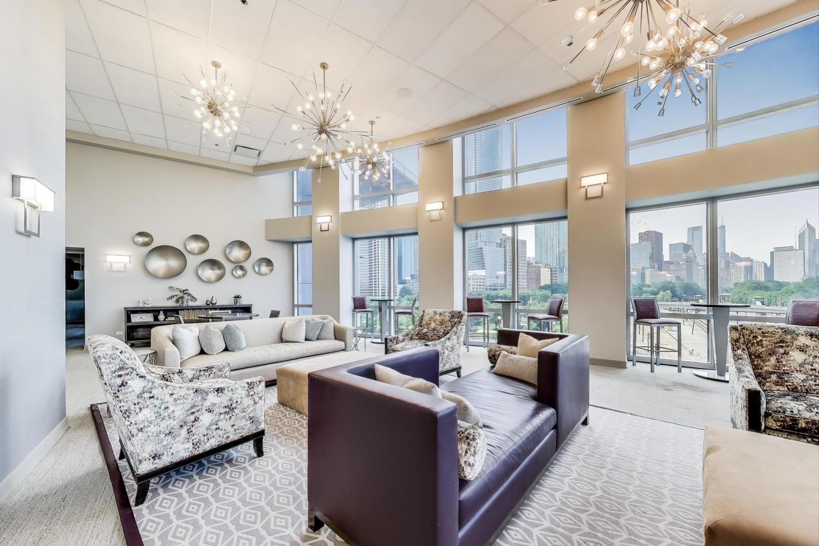 1211 S Prairie Avenue Unit: 3906