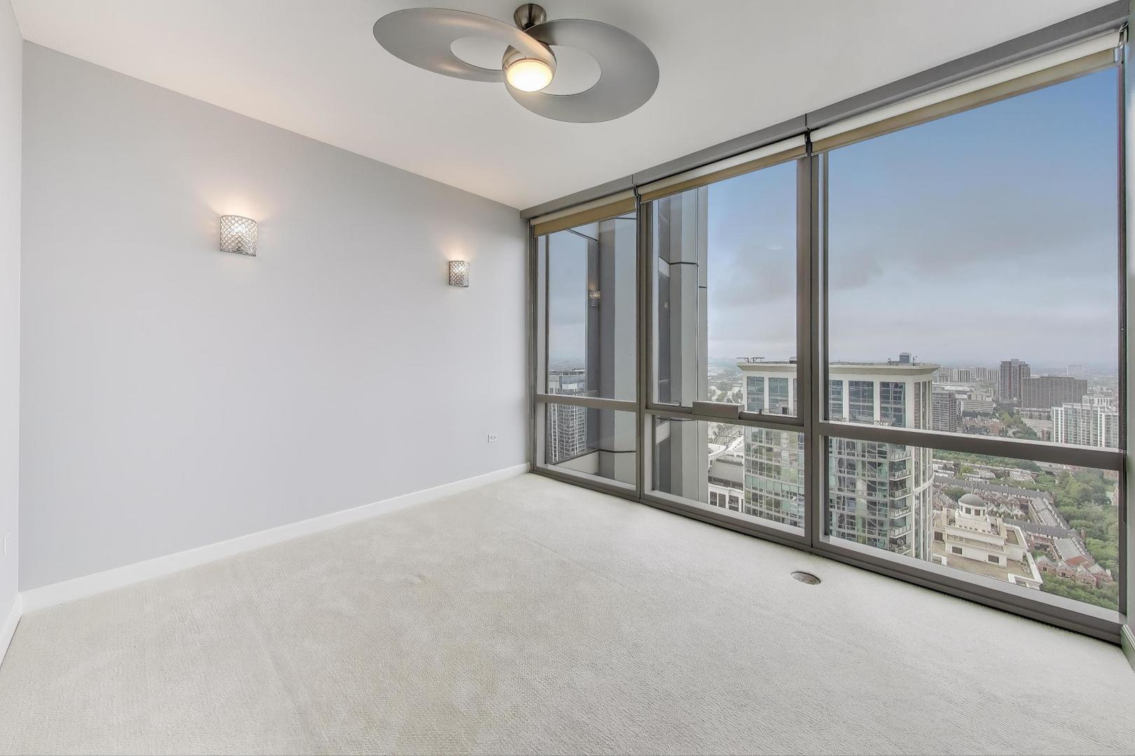 1211 S Prairie Avenue Unit: 3906