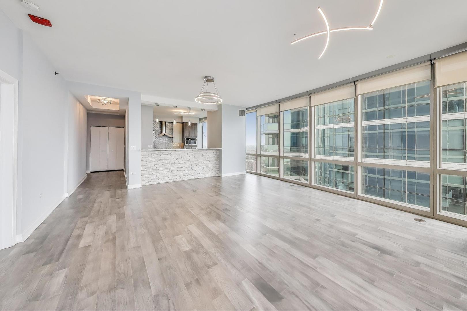 1211 S Prairie Avenue Unit: 3906