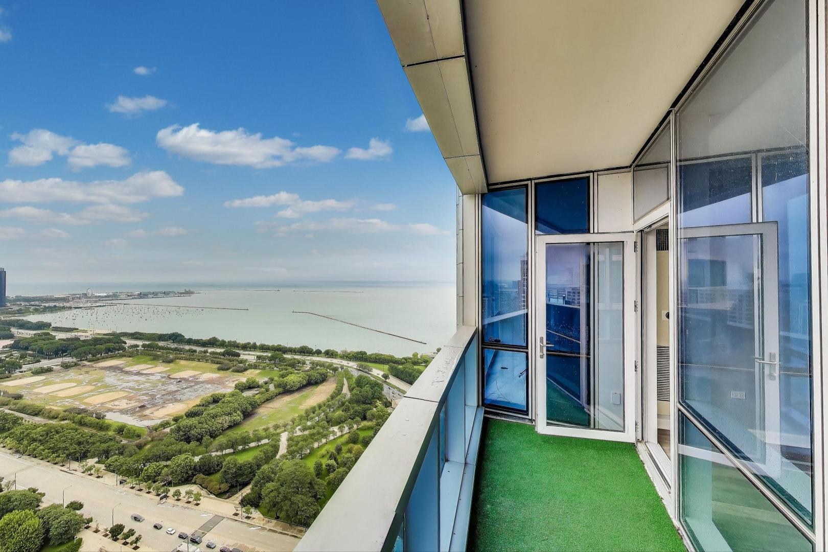 1211 S Prairie Avenue Unit: 3906