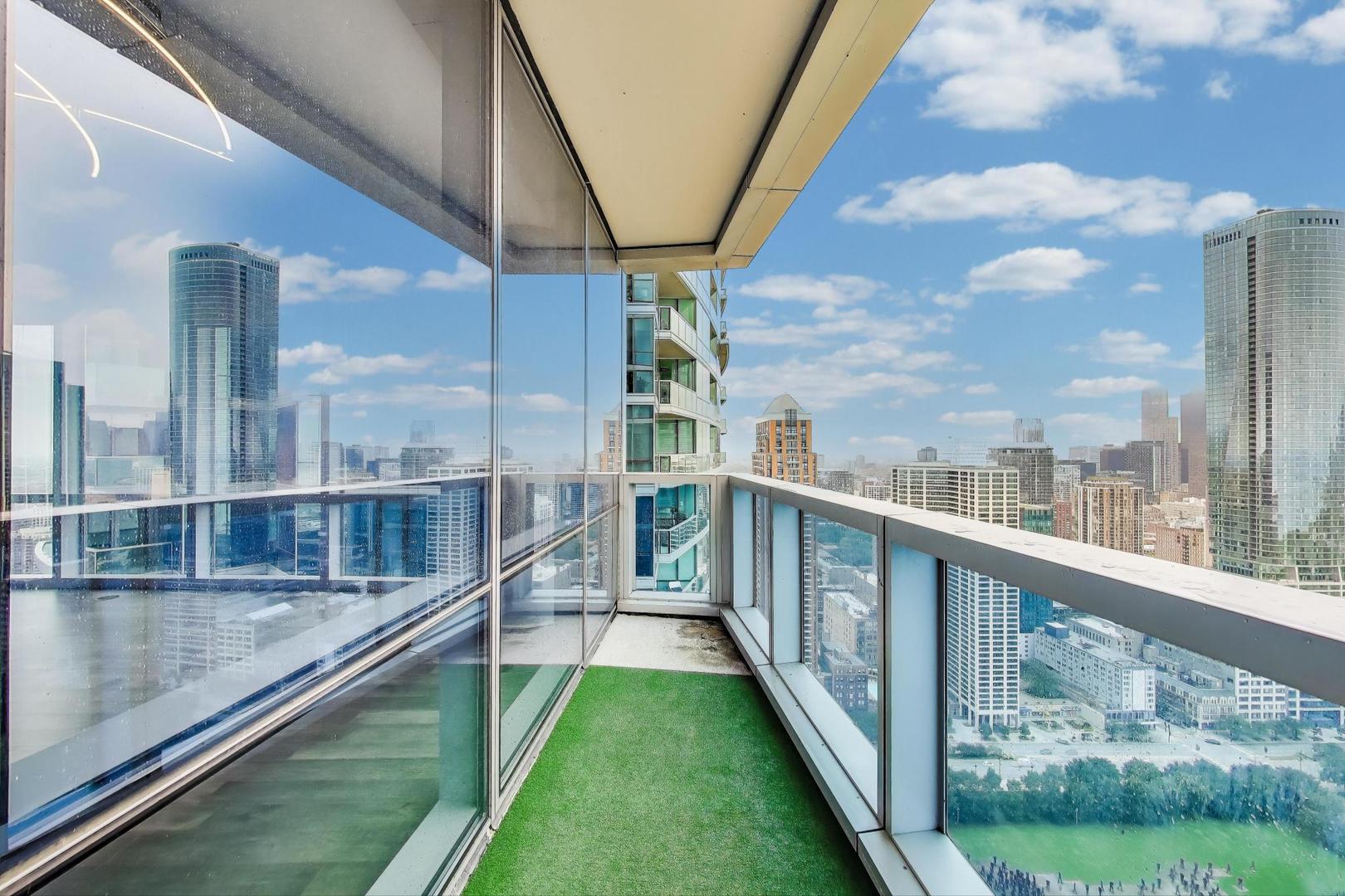 1211 S Prairie Avenue Unit: 3906