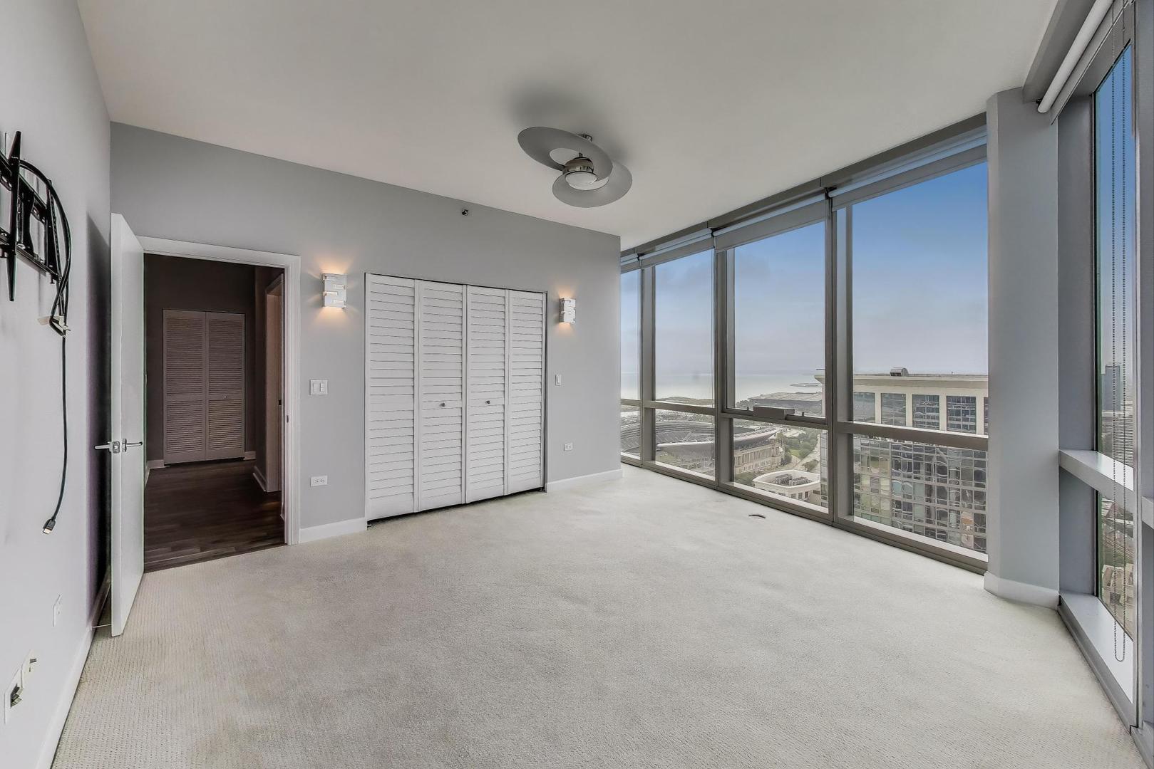 1211 S Prairie Avenue Unit: 3906