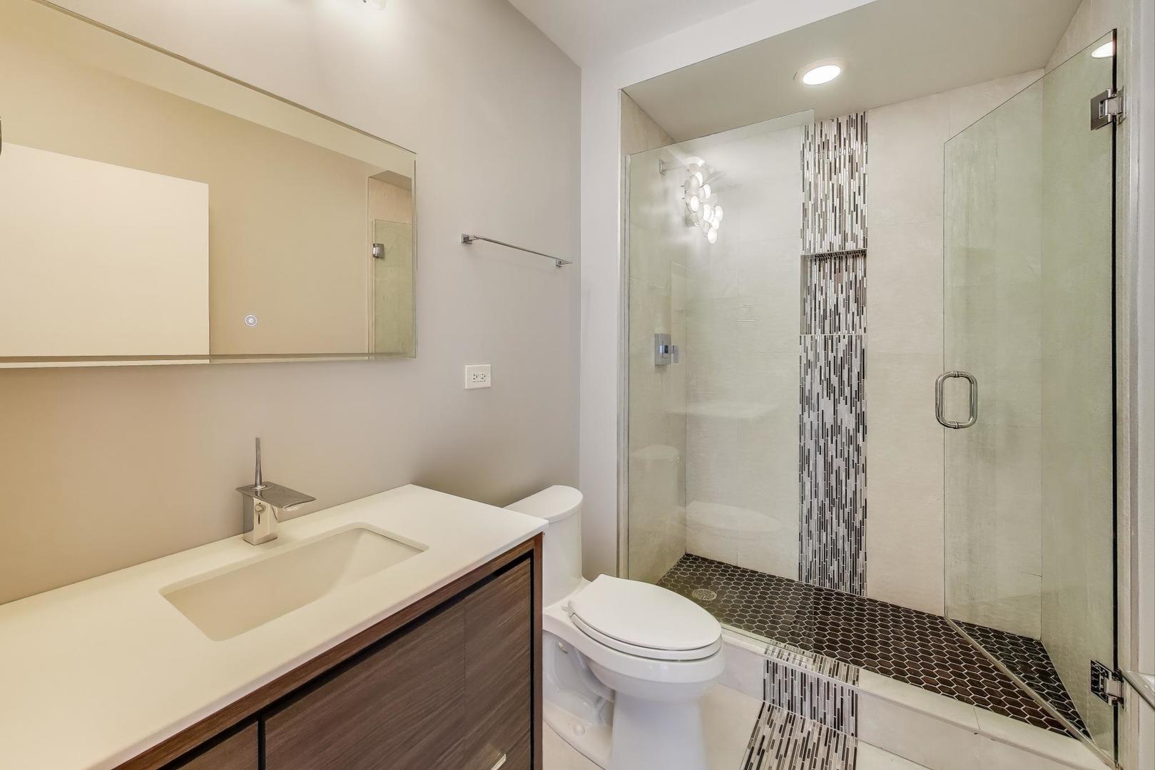 1211 S Prairie Avenue Unit: 3906