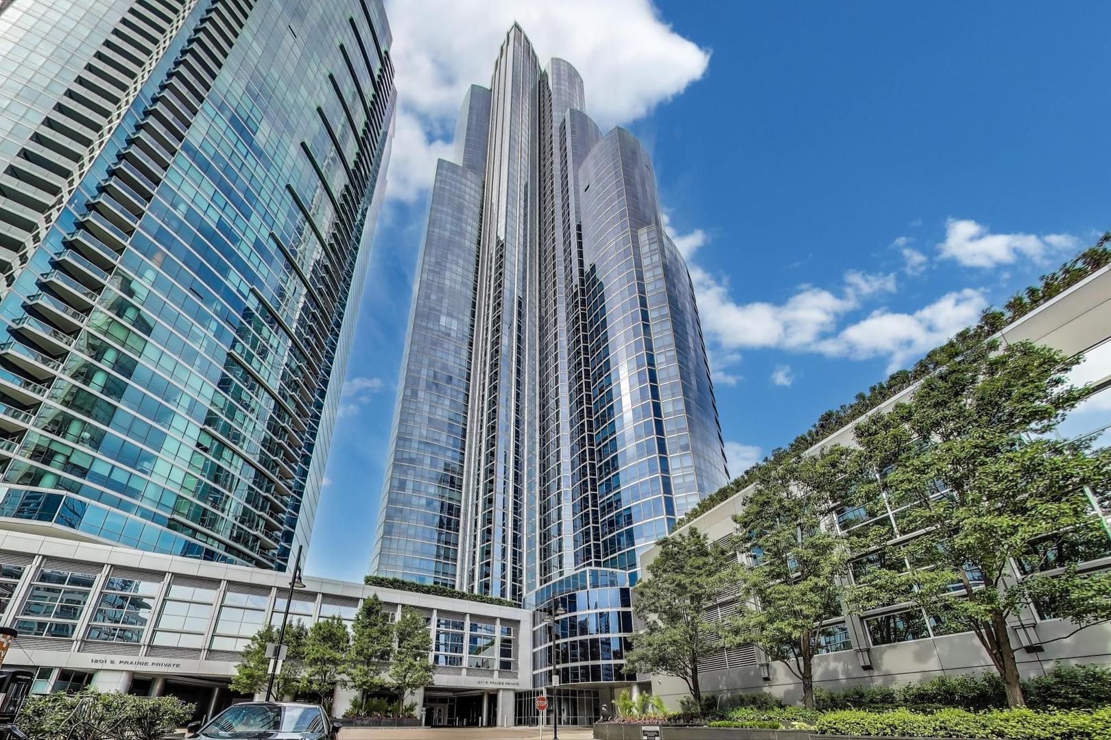 1211 S Prairie Avenue Unit: 3906