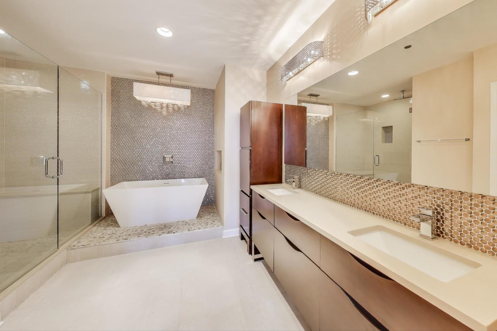 1211 S Prairie Avenue Unit: 3906