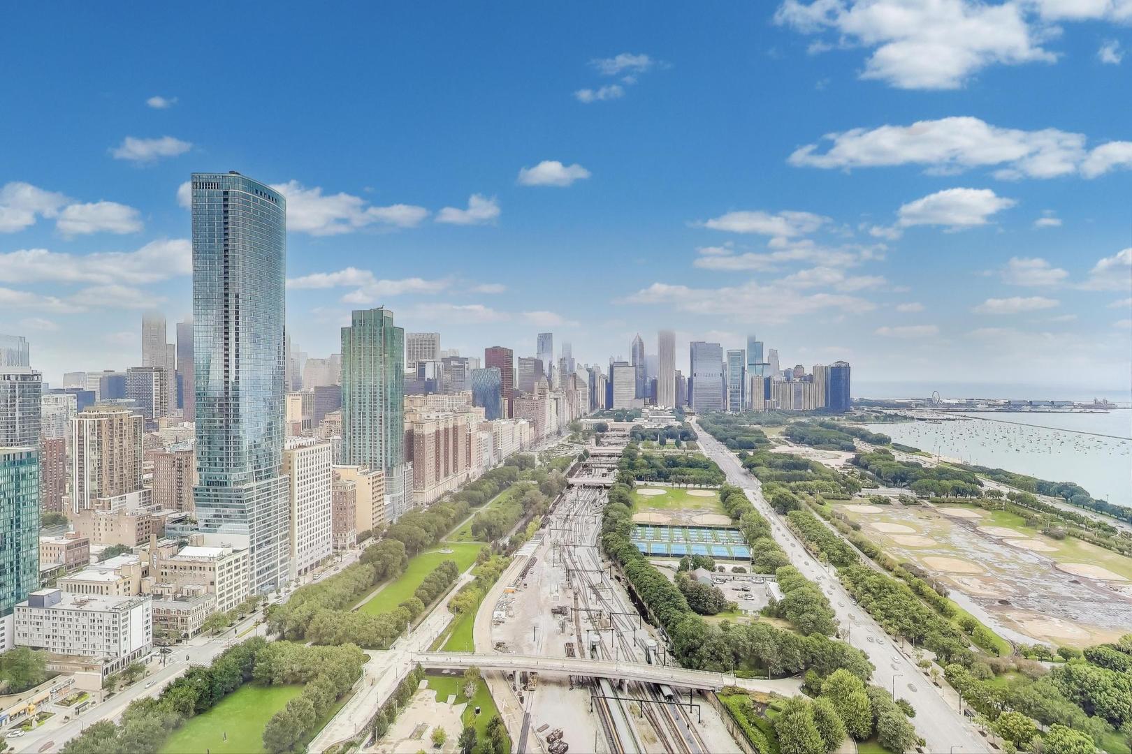 1211 S Prairie Avenue Unit: 3906