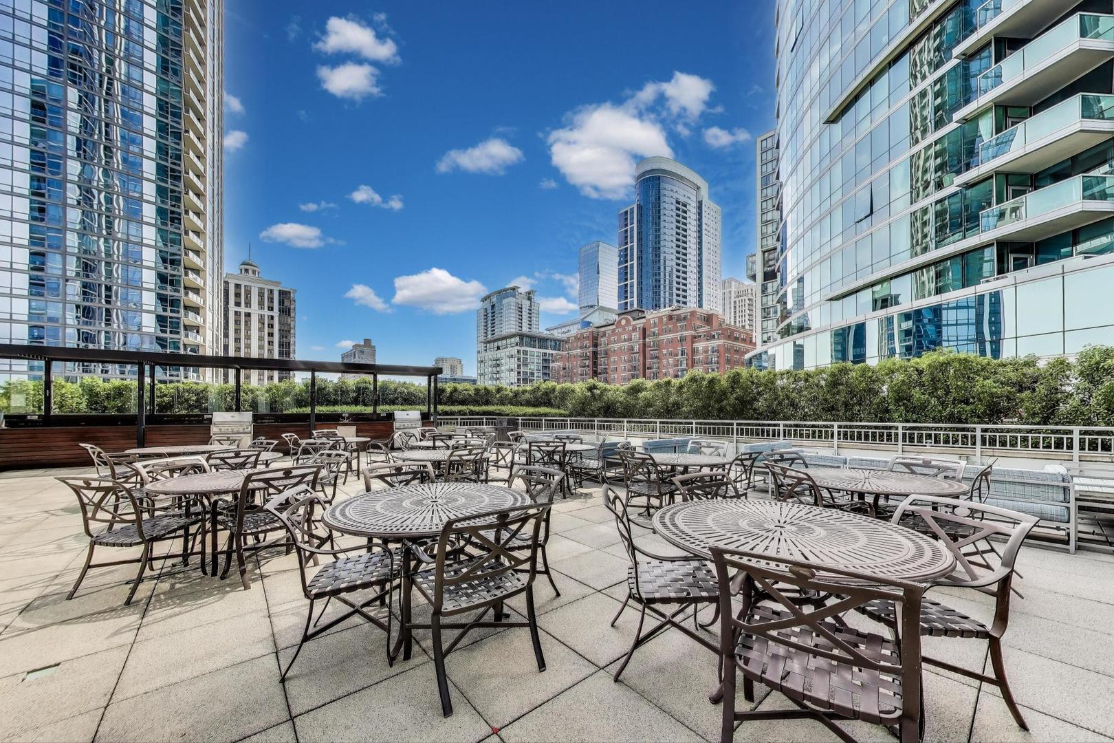 1211 S Prairie Avenue Unit: 3906