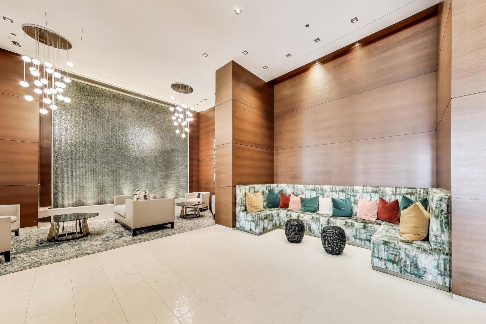 1211 S Prairie Avenue Unit: 3906